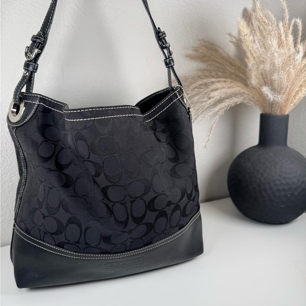 Coach hobo-style shoulder bag vintage y2k